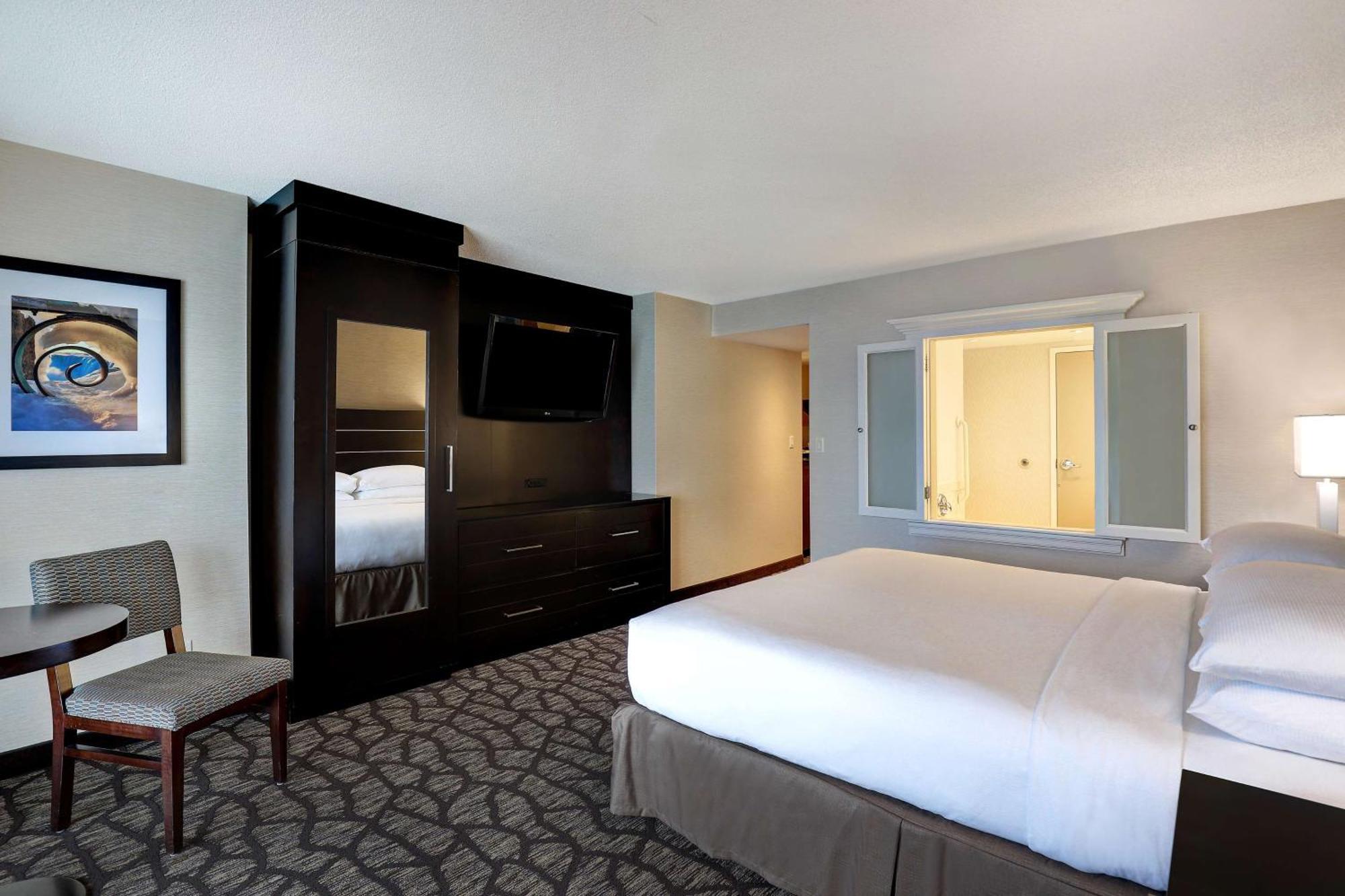 Hotel Embassy By Hilton Falls/ Fallsview Niagara Falls