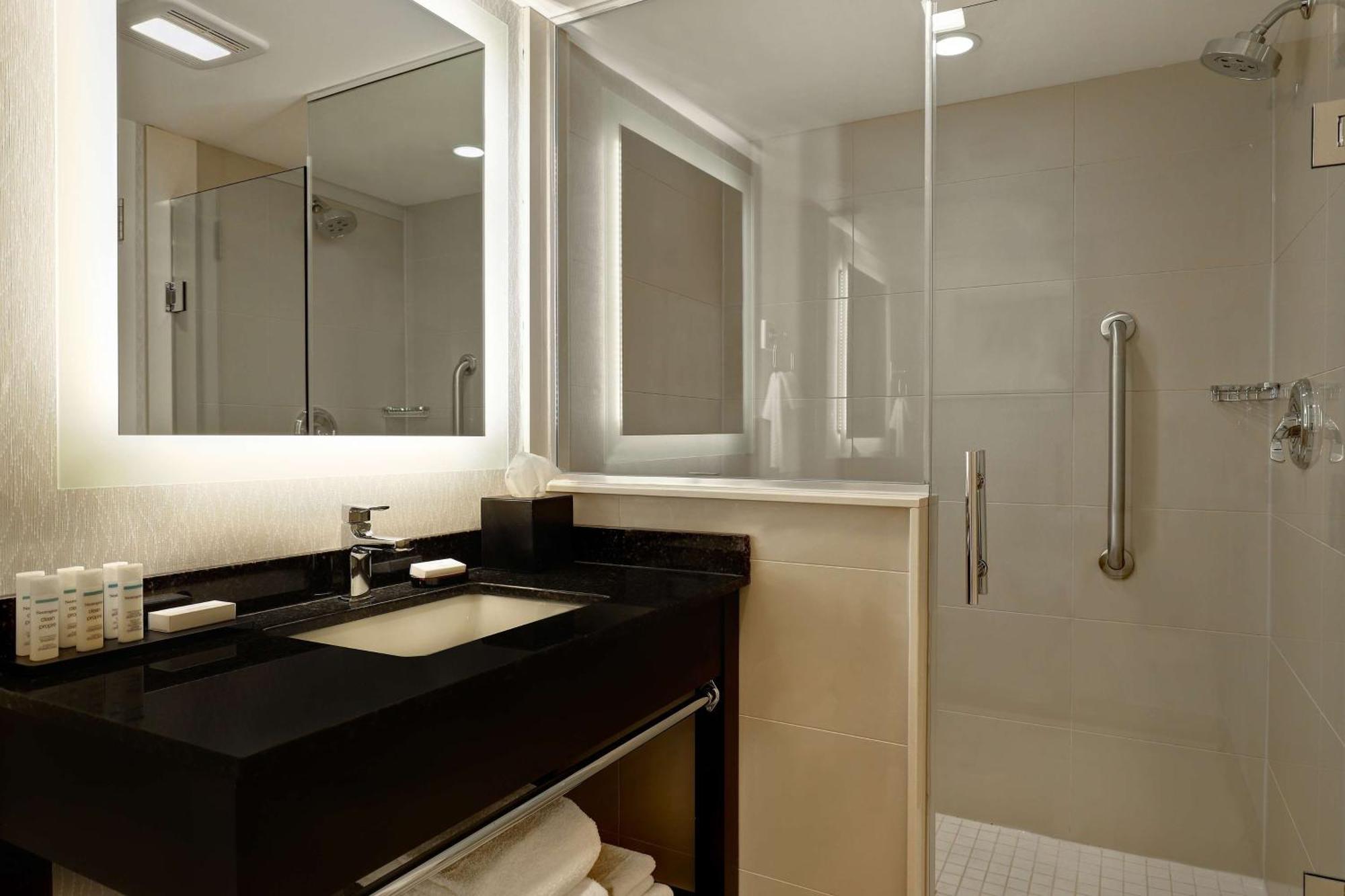 Embassy By Hilton Falls/ Fallsview 4* Niagara Falls