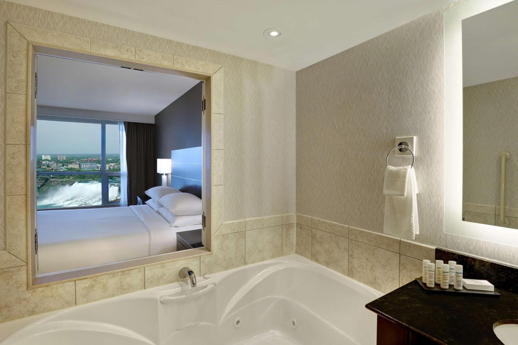 Embassy By Hilton Falls/ Fallsview 4*