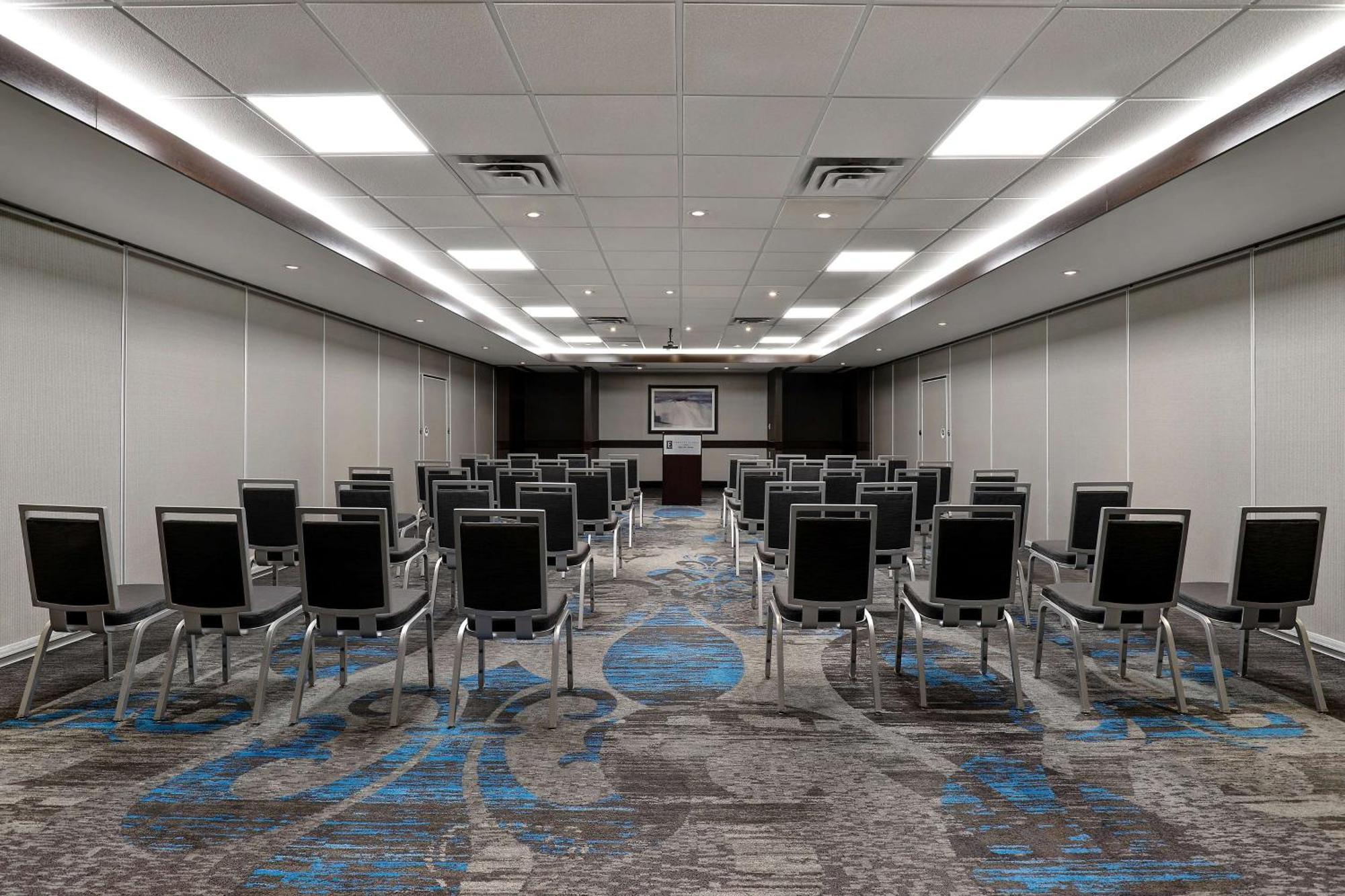Embassy By Hilton Falls/ Fallsview Hotel 4*