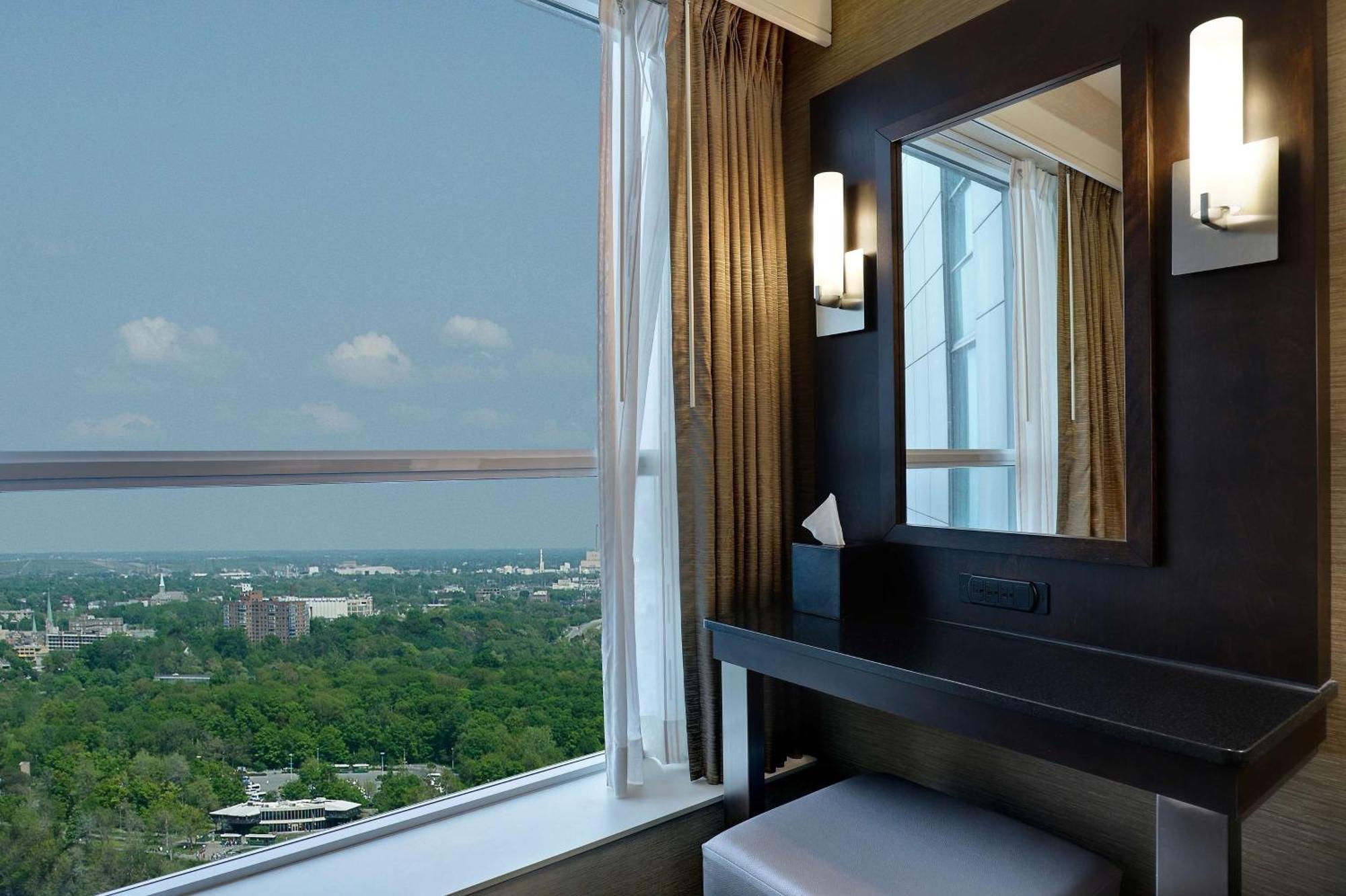 Embassy By Hilton Falls/ Fallsview Hotel Niagara Falls